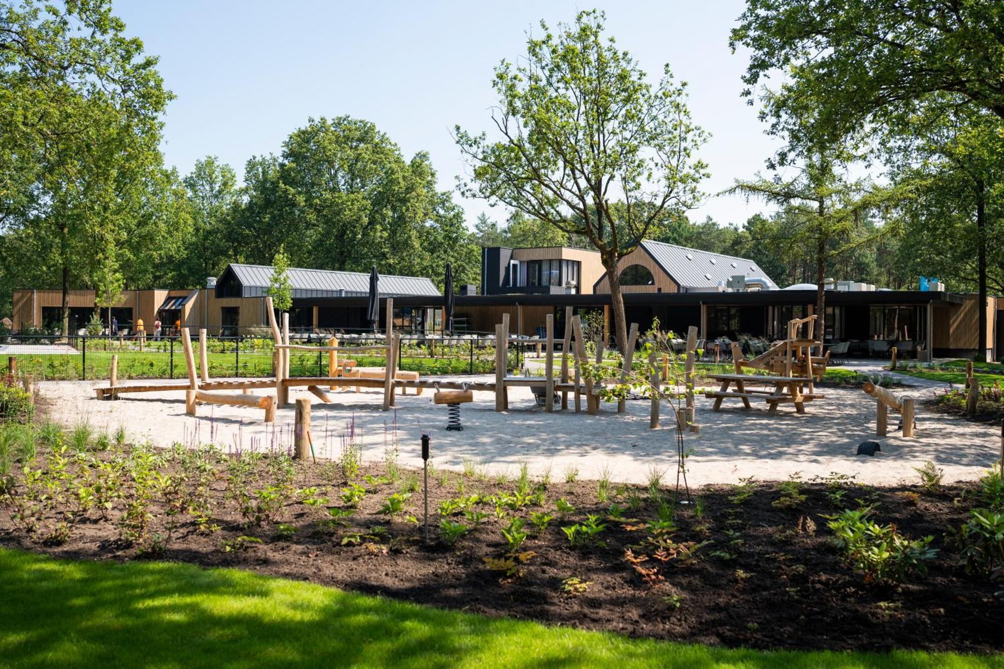 Topparken - Resort De Brabantse Kempen Lage Mierde Exterior photo